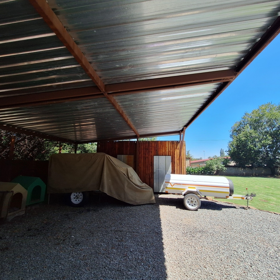 5 Bedroom Property for Sale in Frankfort Free State